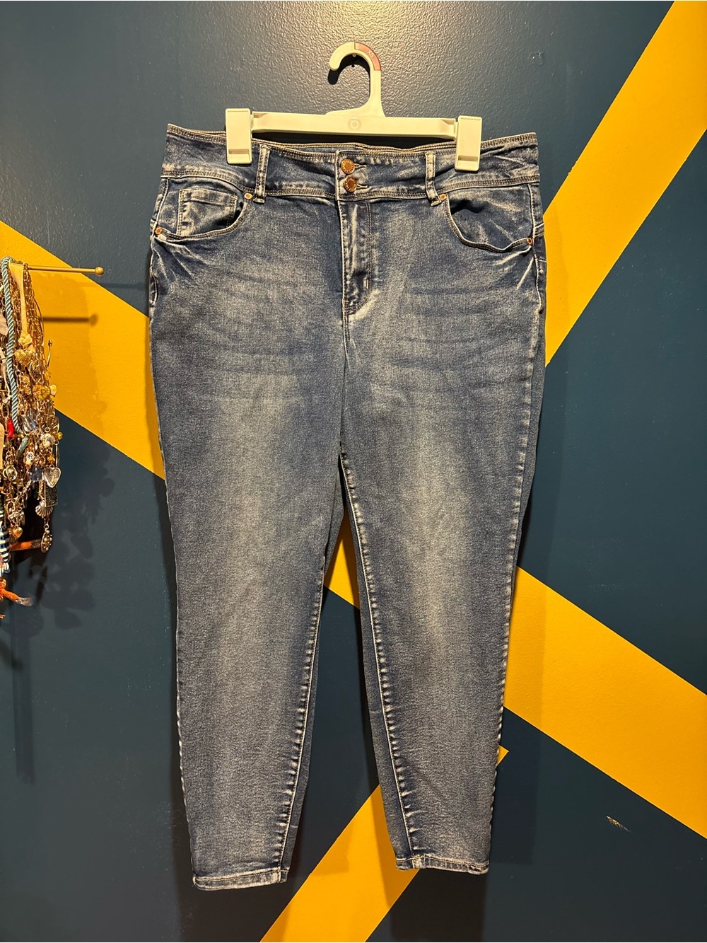 Encanto Medium Wash Mid-Rise Skinny Jeans EUC